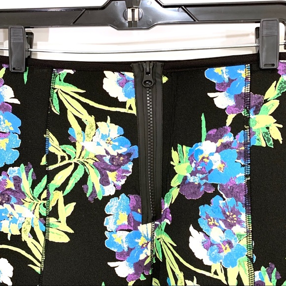 Elizabeth & James Floral Print Scuba Skirt - Picture 5 of 8